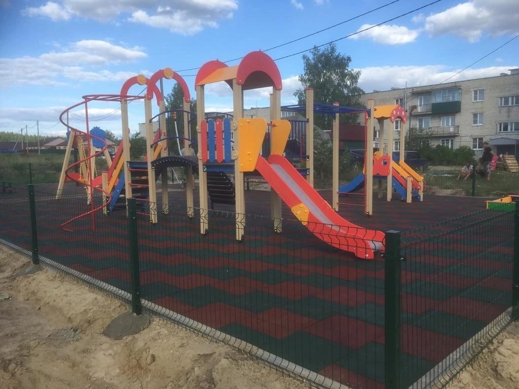 В Андреевке закончилось строительство детской игровой площадки..